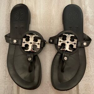 Tory Burch Metal Miller Flat Sandals Black Silver Logo Size 6M Preppy Classic